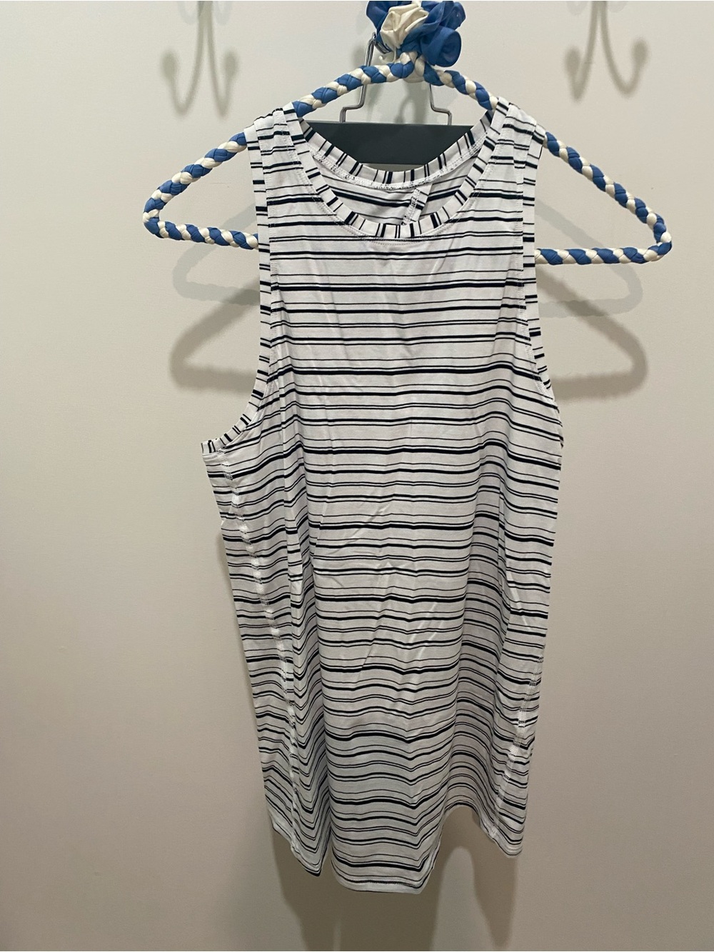 Lululemon Striped White and Black women’s top